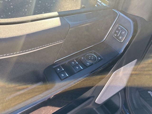 2025 Ford F-150 Lightning Platinum