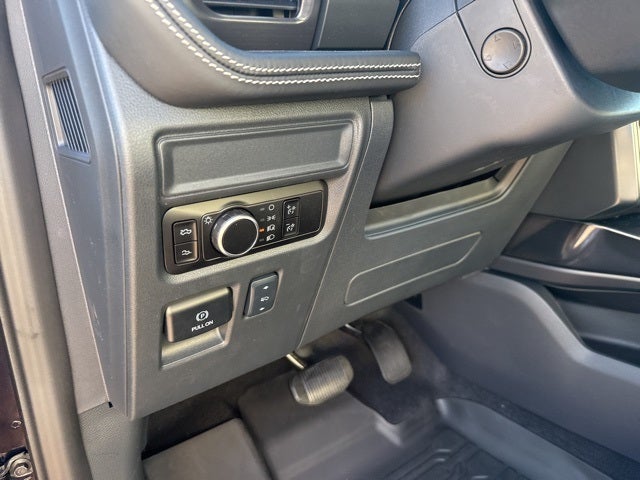 2025 Ford F-150 Lightning Platinum