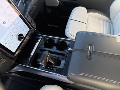 2025 Ford F-150 Lightning Platinum