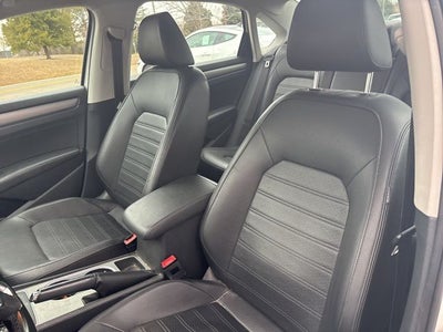 2015 Volkswagen Passat 1.8T SE w/Sunroof/Nav
